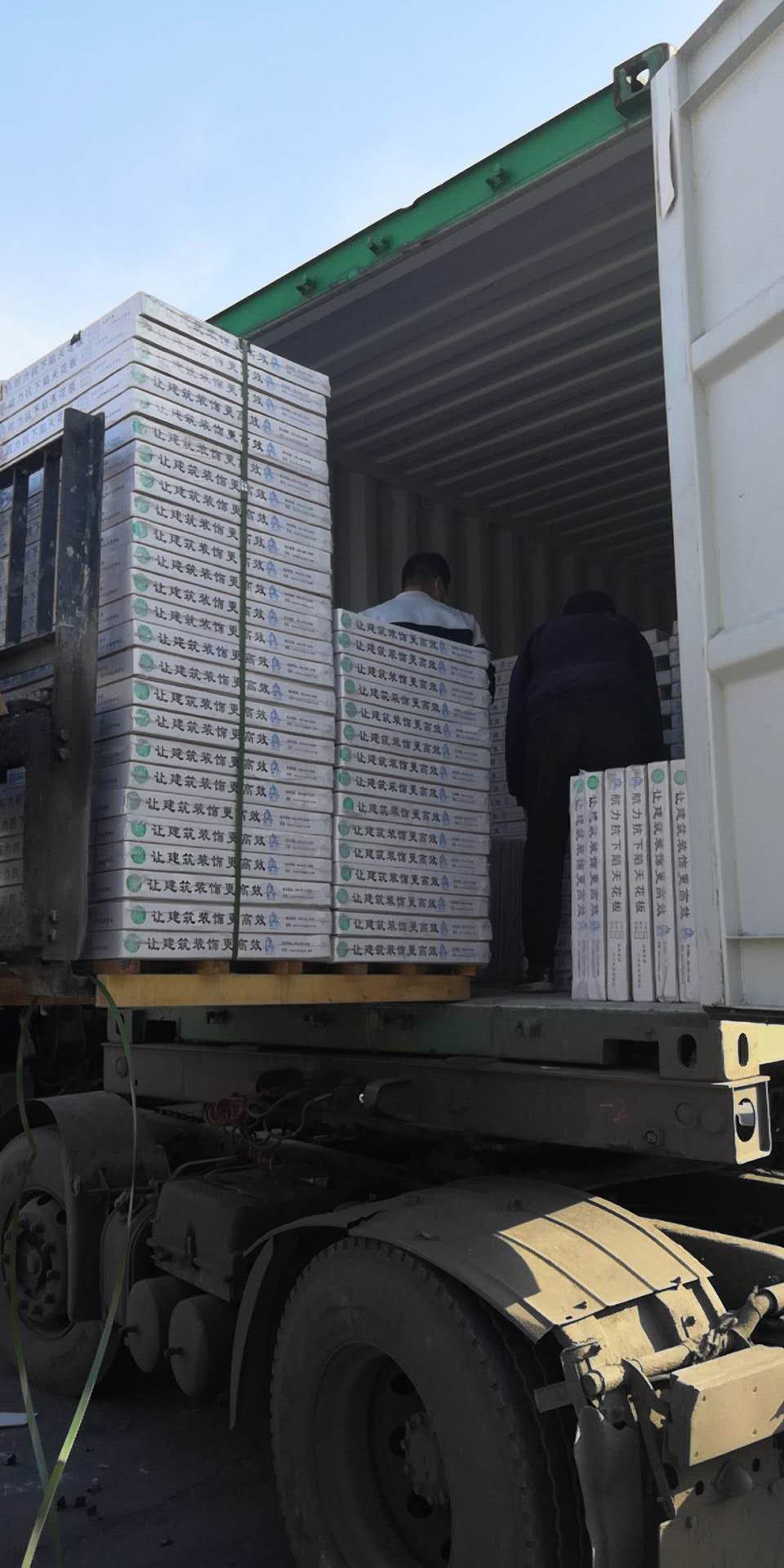 人工搬運無石棉硅酸鈣天花板